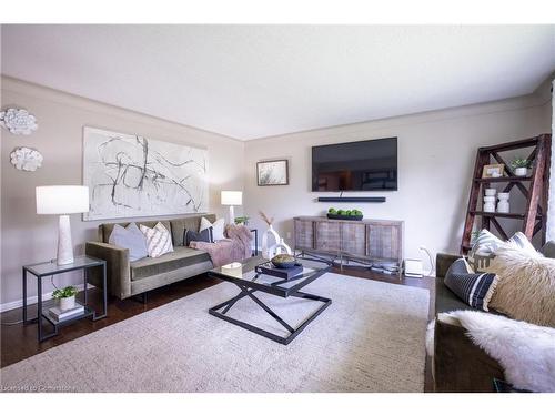 6 Stella Street, Pelham, ON - Indoor Photo Showing Living Room