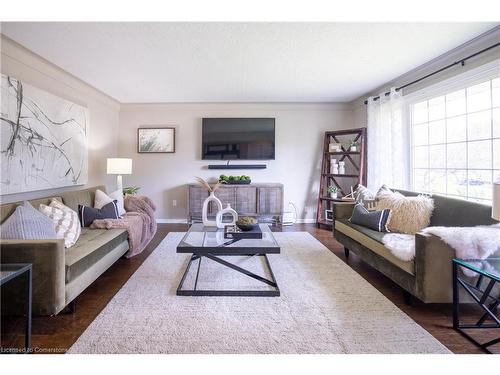 6 Stella Street, Pelham, ON - Indoor Photo Showing Living Room