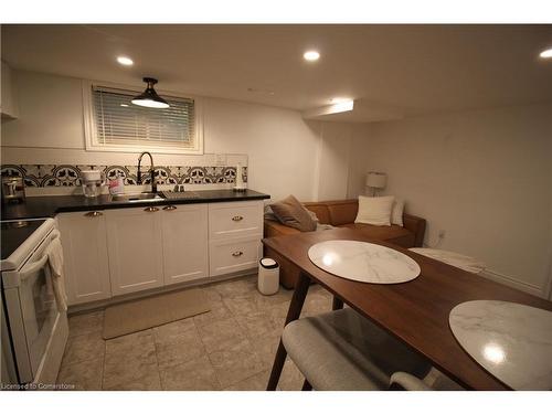 2-33 East 33Rd Street, Hamilton, ON - Indoor Photo Showing Kitchen