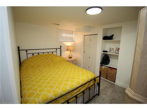 2-33 East 33Rd Street, Hamilton, ON - Indoor Photo Showing Bedroom