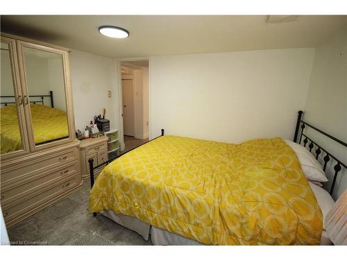 2-33 East 33Rd Street, Hamilton, ON - Indoor Photo Showing Bedroom