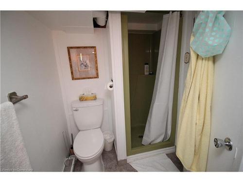 2-33 East 33Rd Street, Hamilton, ON - Indoor Photo Showing Bathroom