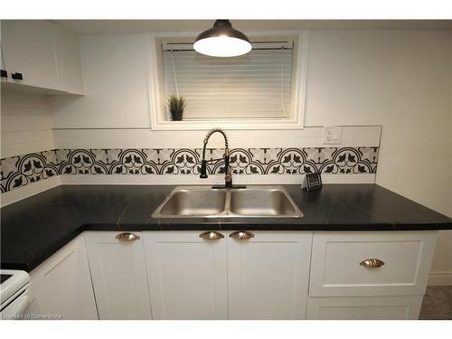 2-33 East 33Rd Street, Hamilton, ON - Indoor Photo Showing Kitchen With Double Sink