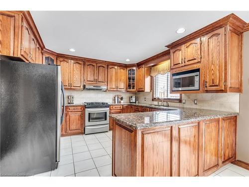 7689 Mount Carmel Boulevard, Niagara Falls, ON - Indoor Photo Showing Kitchen