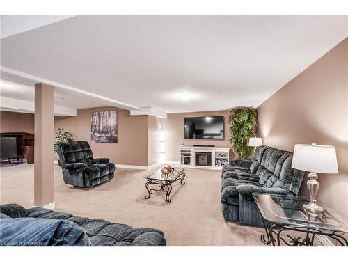 7689 Mount Carmel Boulevard, Niagara Falls, ON - Indoor Photo Showing Living Room