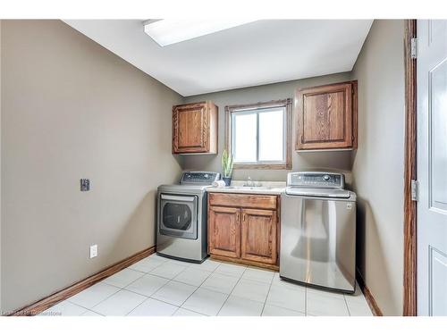 7689 Mount Carmel Boulevard, Niagara Falls, ON - Indoor Photo Showing Laundry Room