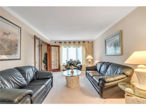 7689 Mount Carmel Boulevard, Niagara Falls, ON - Indoor Photo Showing Living Room