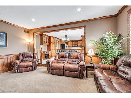 7689 Mount Carmel Boulevard, Niagara Falls, ON - Indoor Photo Showing Living Room