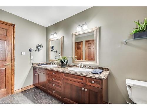 7689 Mount Carmel Boulevard, Niagara Falls, ON - Indoor Photo Showing Bathroom