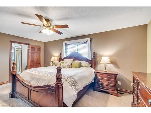 7689 Mount Carmel Boulevard, Niagara Falls, ON - Indoor Photo Showing Bedroom