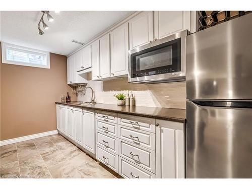 7689 Mount Carmel Boulevard, Niagara Falls, ON - Indoor Photo Showing Kitchen