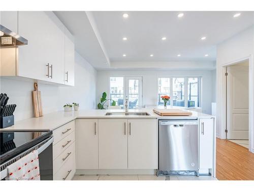 4 Springdale Avenue, Caledon, ON - Indoor Photo Showing Kitchen With Double Sink With Upgraded Kitchen