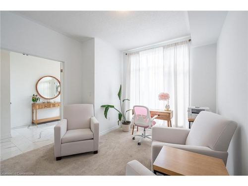 4 Springdale Avenue, Caledon, ON - Indoor Photo Showing Living Room