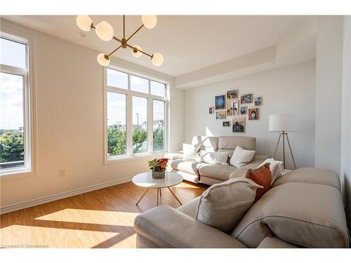 4 Springdale Avenue, Caledon, ON - Indoor Photo Showing Living Room