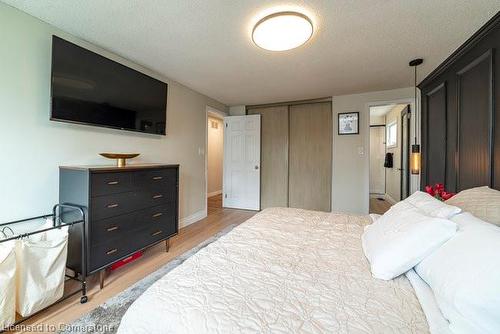 9 Bing Crescent, Stoney Creek, ON - Indoor Photo Showing Bedroom