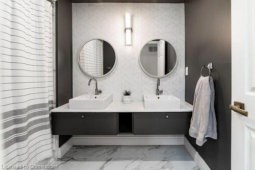 9 Bing Crescent, Stoney Creek, ON - Indoor Photo Showing Bathroom