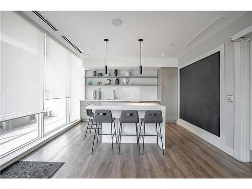 815-212 King William Street, Hamilton, ON - Indoor Photo Showing Kitchen