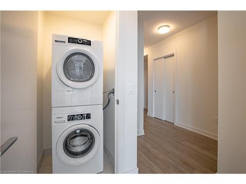 815-212 King William Street, Hamilton, ON - Indoor Photo Showing Laundry Room