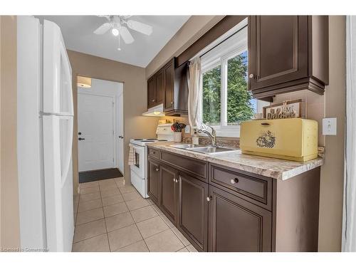 88 Autumn Place, St. Catharines, ON - Indoor Photo Showing Kitchen With Double Sink