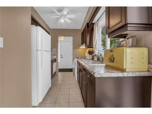 88 Autumn Place, St. Catharines, ON - Indoor Photo Showing Kitchen With Double Sink