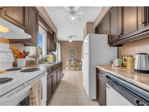 88 Autumn Place, St. Catharines, ON - Indoor Photo Showing Kitchen With Double Sink