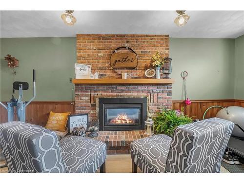 88 Autumn Place, St. Catharines, ON - Indoor Photo Showing Living Room With Fireplace