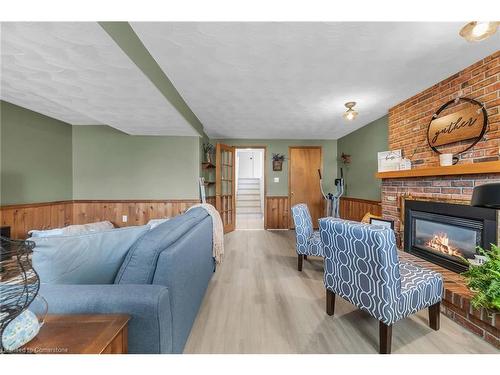 88 Autumn Place, St. Catharines, ON - Indoor Photo Showing Living Room With Fireplace