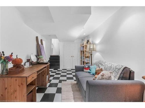 88 Autumn Place, St. Catharines, ON - Indoor Photo Showing Living Room