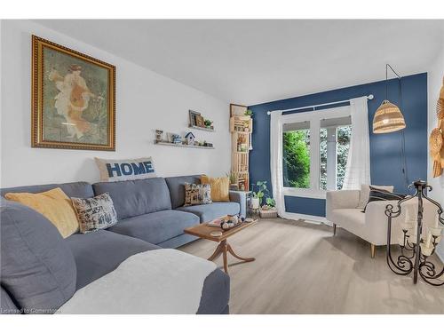 88 Autumn Place, St. Catharines, ON - Indoor Photo Showing Living Room