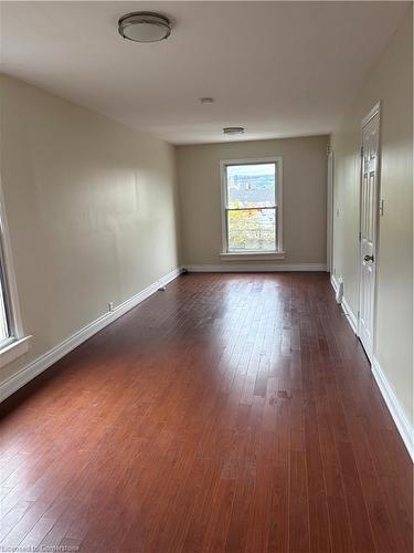 Upper Floor-81 Beach Road, Hamilton, ON - Indoor Photo Showing Other Room