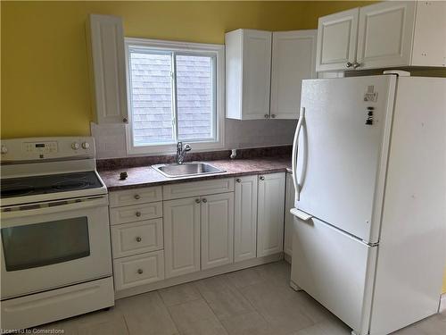 Upper Floor-81 Beach Road, Hamilton, ON - Indoor Photo Showing Kitchen