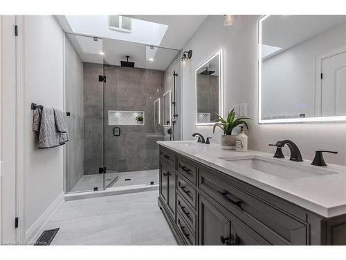 2391 Norland Drive, Burlington, ON - Indoor Photo Showing Bathroom