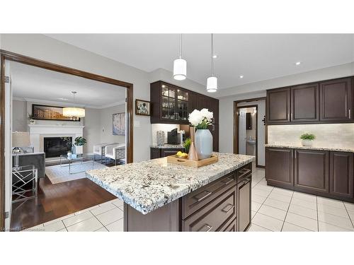 21 Haskins Court, Hamilton, ON - Indoor Photo Showing Kitchen With Upgraded Kitchen