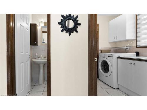 21 Haskins Court, Hamilton, ON - Indoor Photo Showing Laundry Room