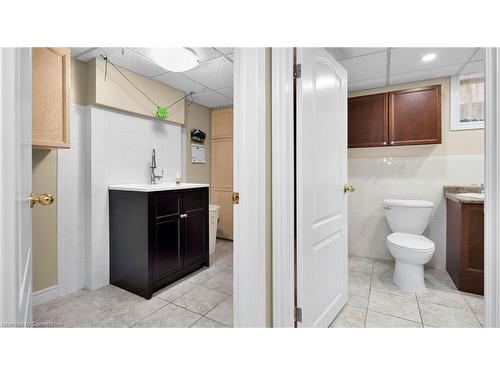 21 Haskins Court, Hamilton, ON - Indoor Photo Showing Bathroom