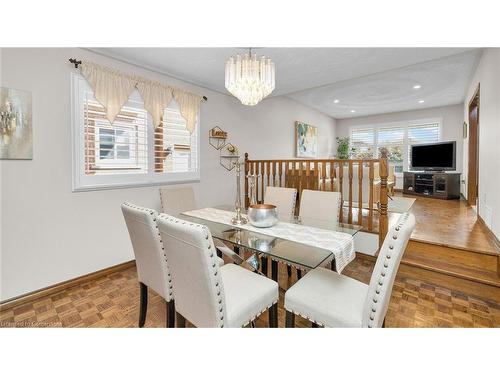 21 Haskins Court, Hamilton, ON - Indoor Photo Showing Dining Room