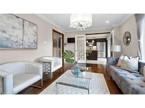 21 Haskins Court, Hamilton, ON - Indoor Photo Showing Living Room