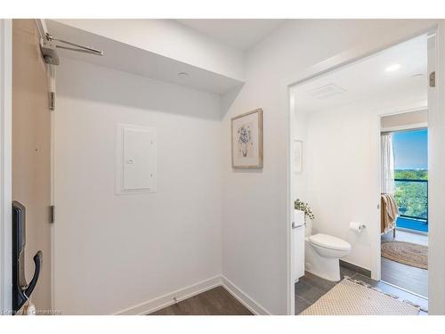 1203-370 Martha Street, Burlington, ON - Indoor Photo Showing Bathroom