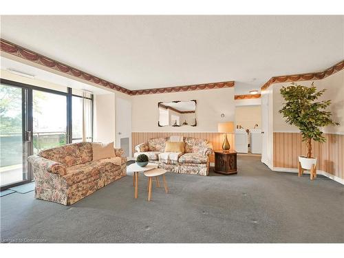 306-301 Frances Avenue, Stoney Creek, ON - Indoor Photo Showing Living Room