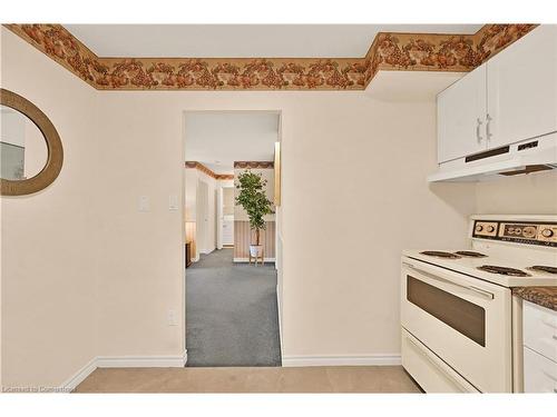 306-301 Frances Avenue, Stoney Creek, ON - Indoor Photo Showing Kitchen