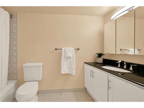 306-301 Frances Avenue, Stoney Creek, ON - Indoor Photo Showing Bathroom