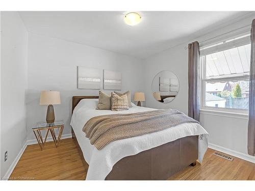 196 Erin Avenue, Hamilton, ON - Indoor Photo Showing Bedroom