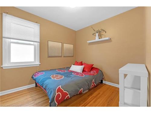 196 Erin Avenue, Hamilton, ON - Indoor Photo Showing Bedroom