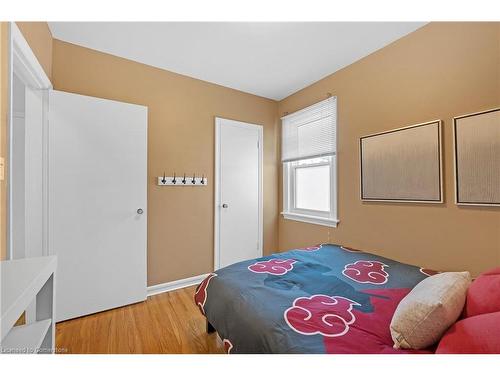 196 Erin Avenue, Hamilton, ON - Indoor Photo Showing Bedroom