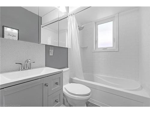 196 Erin Avenue, Hamilton, ON - Indoor Photo Showing Bathroom