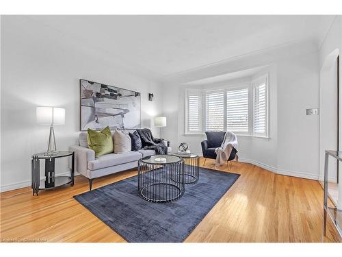 196 Erin Avenue, Hamilton, ON - Indoor Photo Showing Living Room