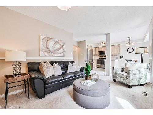 1038 Windsor Hill Boulevard, Mississauga, ON - Indoor Photo Showing Living Room