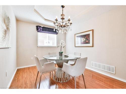 1038 Windsor Hill Boulevard, Mississauga, ON - Indoor Photo Showing Dining Room