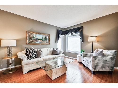 1038 Windsor Hill Boulevard, Mississauga, ON - Indoor Photo Showing Living Room