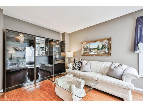 1038 Windsor Hill Boulevard, Mississauga, ON - Indoor Photo Showing Living Room